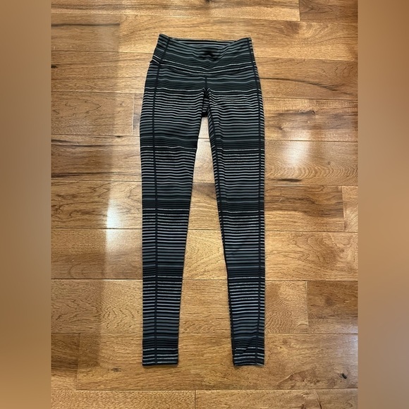 Athleta Colorblock Stripe Chaturanga Tight Leggings Size XXS Gray and black - Picture 3 of 6